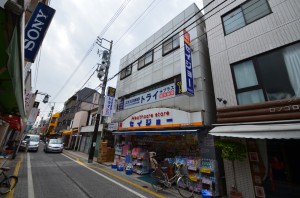 駅から１分もかからない商店街